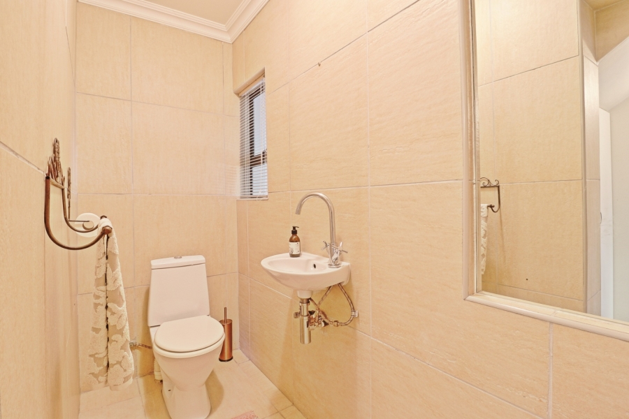 3 Bedroom Property for Sale in Hartenbos Landgoed Western Cape